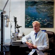 让中年人跟老花眼镜说“再见”